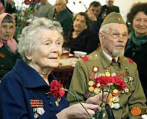 Ainus Tšuvašiast pärit naine andis sõjas hukkunud tšuvašlastele mälestusmärgi Nõukogude Liidu kangelase mälestusmärgi