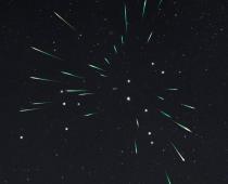 Un meteoro que llega a la superficie de la tierra se llama
