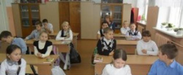 Dag med läsaktiviteter i skolan.  Läsdagen hölls i biblioteken i Krasnoturinsk
