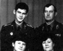 Βιογραφία Σύντροφος Στρατηγός: Ο Κωνσταντίνος Πουλικόφσκι γιορτάζει την επέτειό του