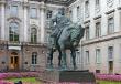 Ese día se inauguró un monumento a Alejandro III, un monumento a Alejandro III.